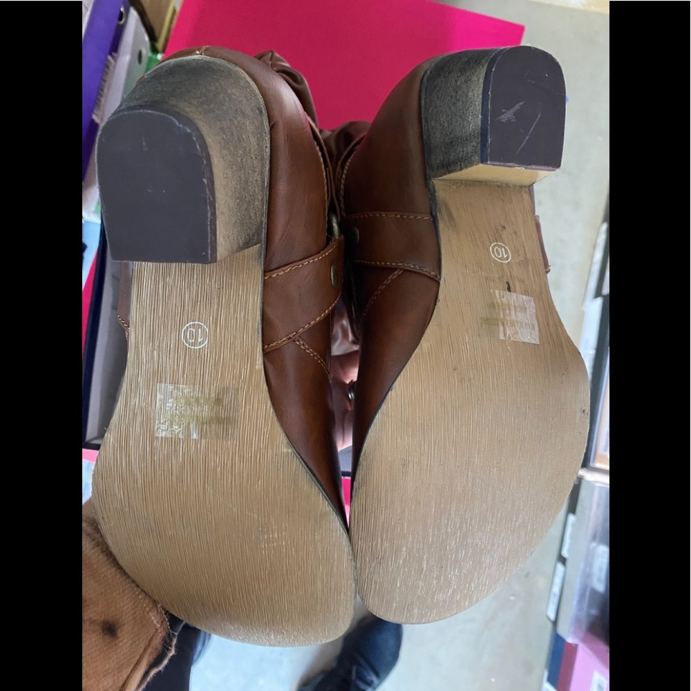 Shoes - Picture 4 of 4